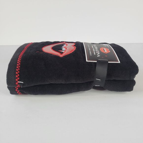 Set of  2 Vampire Shiny Lips Fangs Black Hand Towels Red Blood Halloween Gothic - Picture 9 of 10